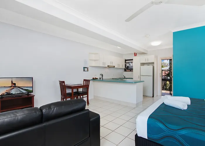 Cairns City Palms