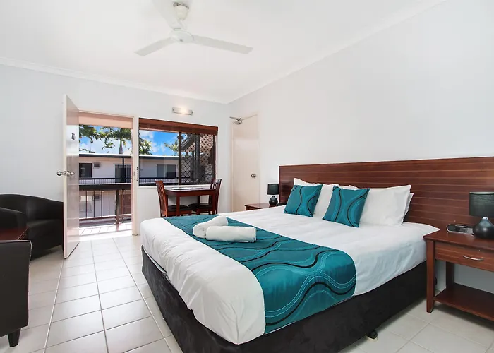 Cairns City Palms